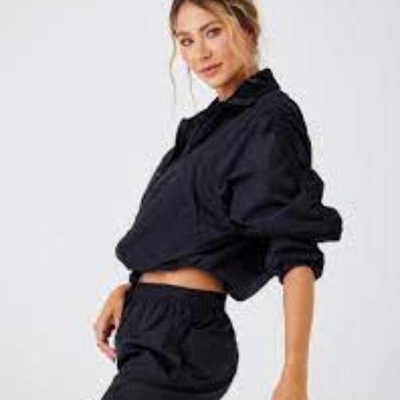 Onzie Jackets & Blazers - Onzie’s Parachute Jacket Black Large NWT